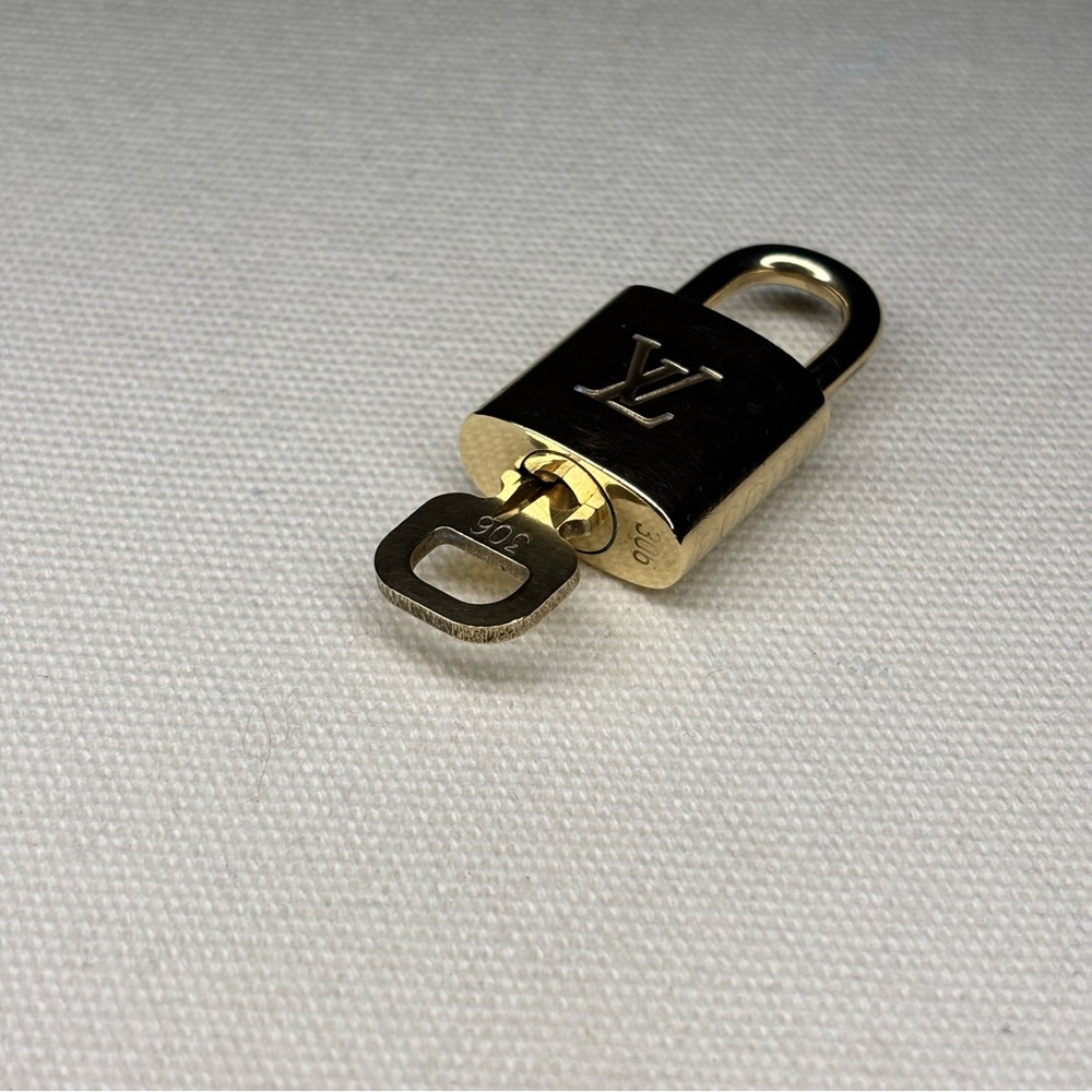 Louis Vuitton lock and key #306 - Picture 2 of 6